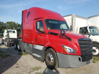  Salvage Freightliner Cascadia 1