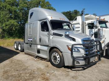  Salvage Freightliner Cascadia 1