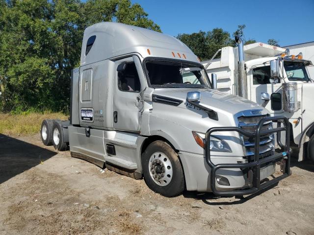  Salvage Freightliner Cascadia 1