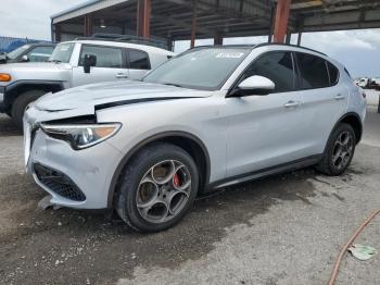  Salvage Alfa Romeo Stelvio
