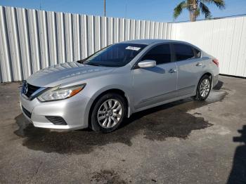  Salvage Nissan Altima