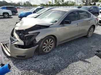  Salvage Nissan Altima