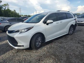  Salvage Toyota Sienna