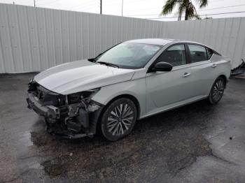  Salvage Nissan Altima