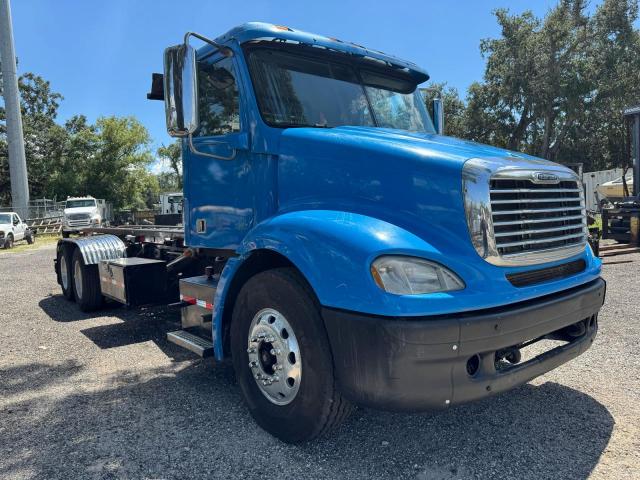  Salvage Freightliner Columbia 1