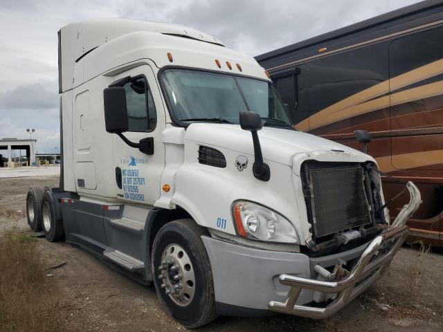  Salvage Freightliner Cascadia 1
