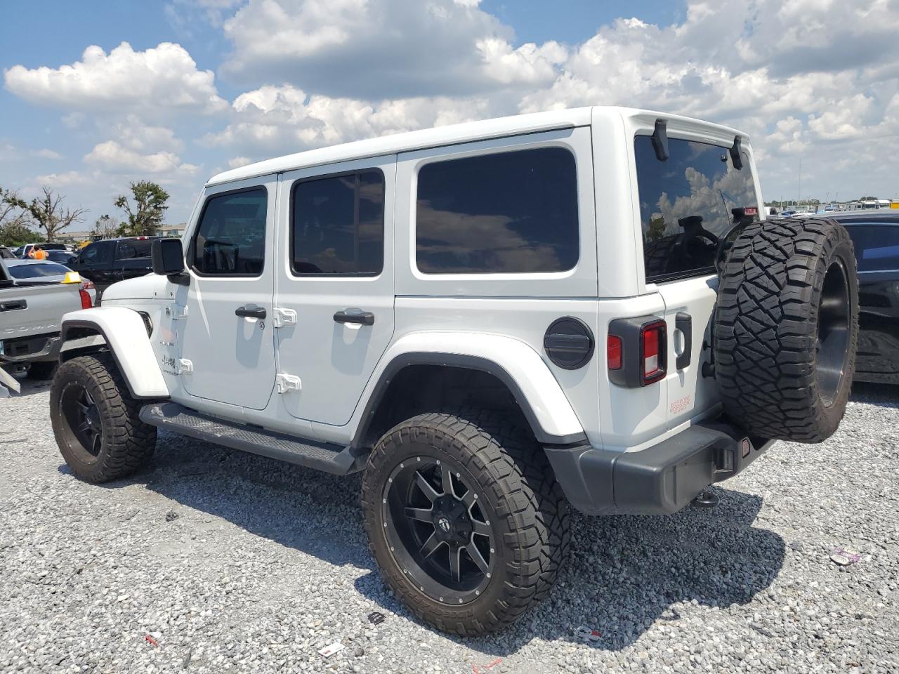 Jeep Wrangler Sahara Image 6