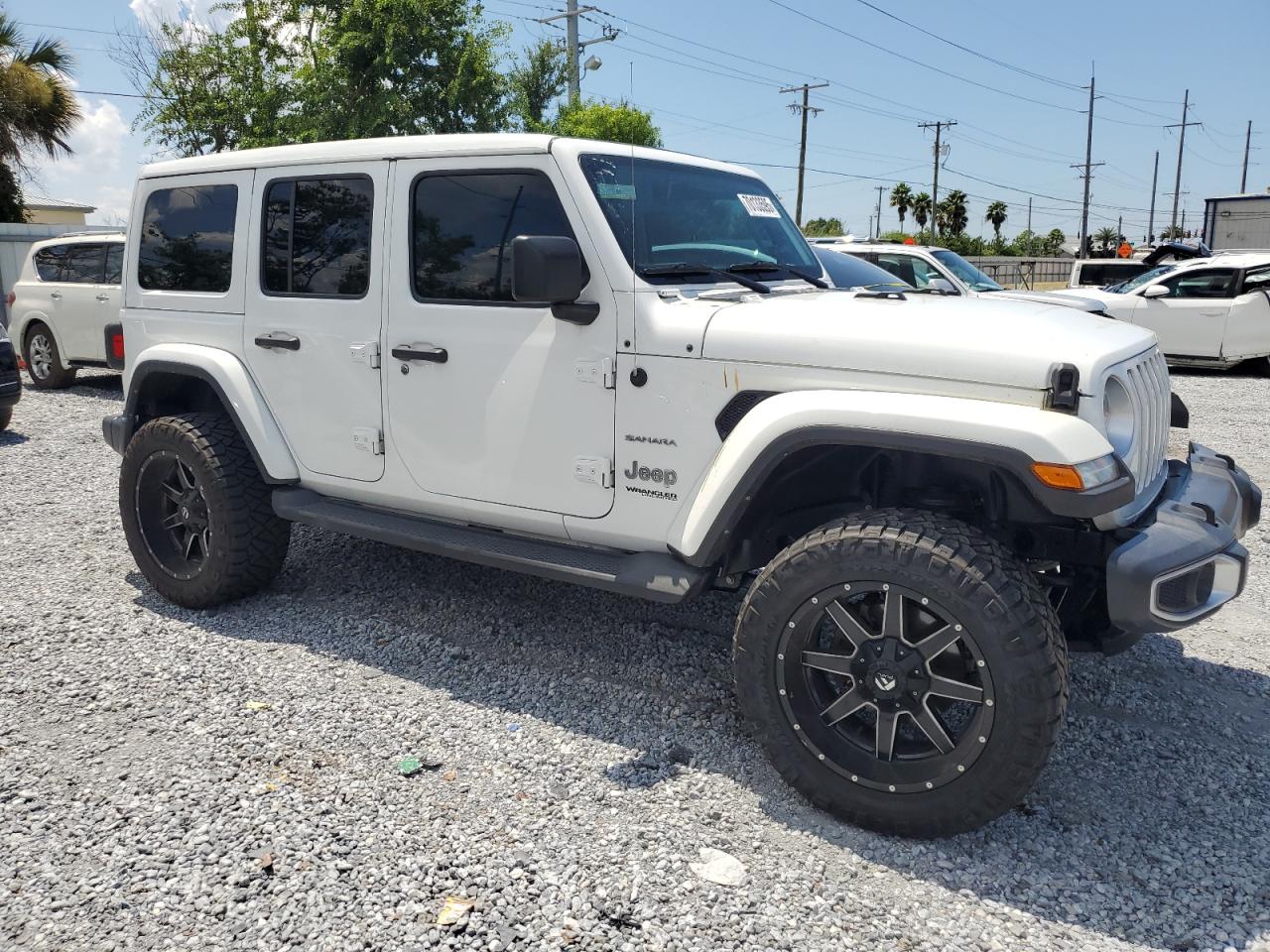 Jeep Wrangler Sahara Image 7