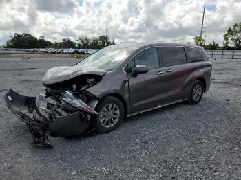  Salvage Toyota Sienna