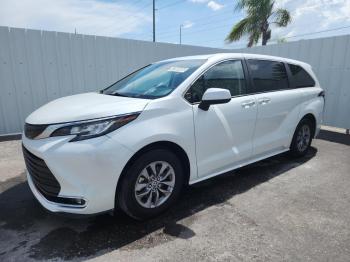  Salvage Toyota Sienna