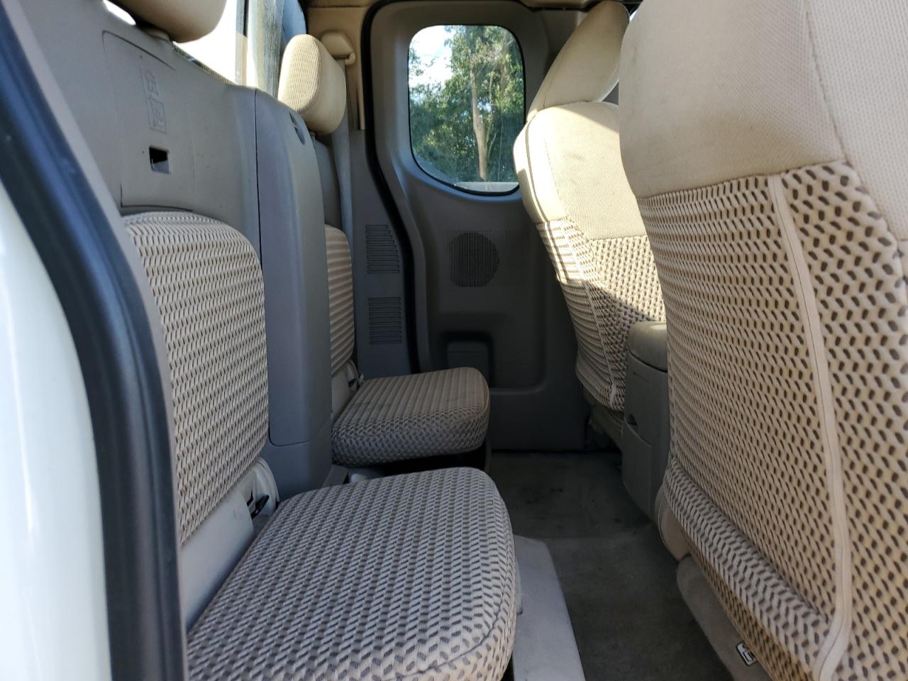 Nissan Frontier Sv Image 9