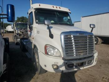  Salvage Freightliner Cascadia 1