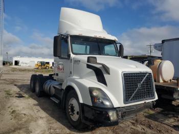  Salvage Volvo Vn