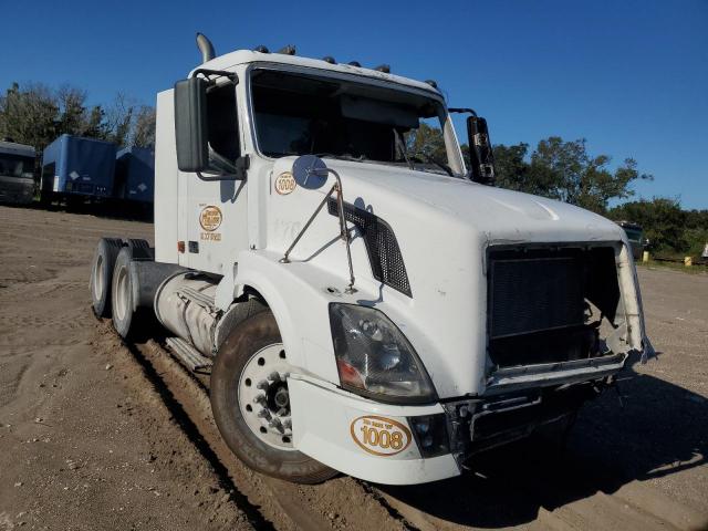  Salvage Volvo Vnl
