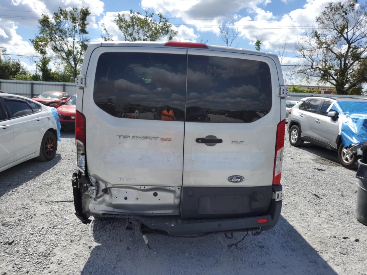 Ford Transit T-350 Image 13