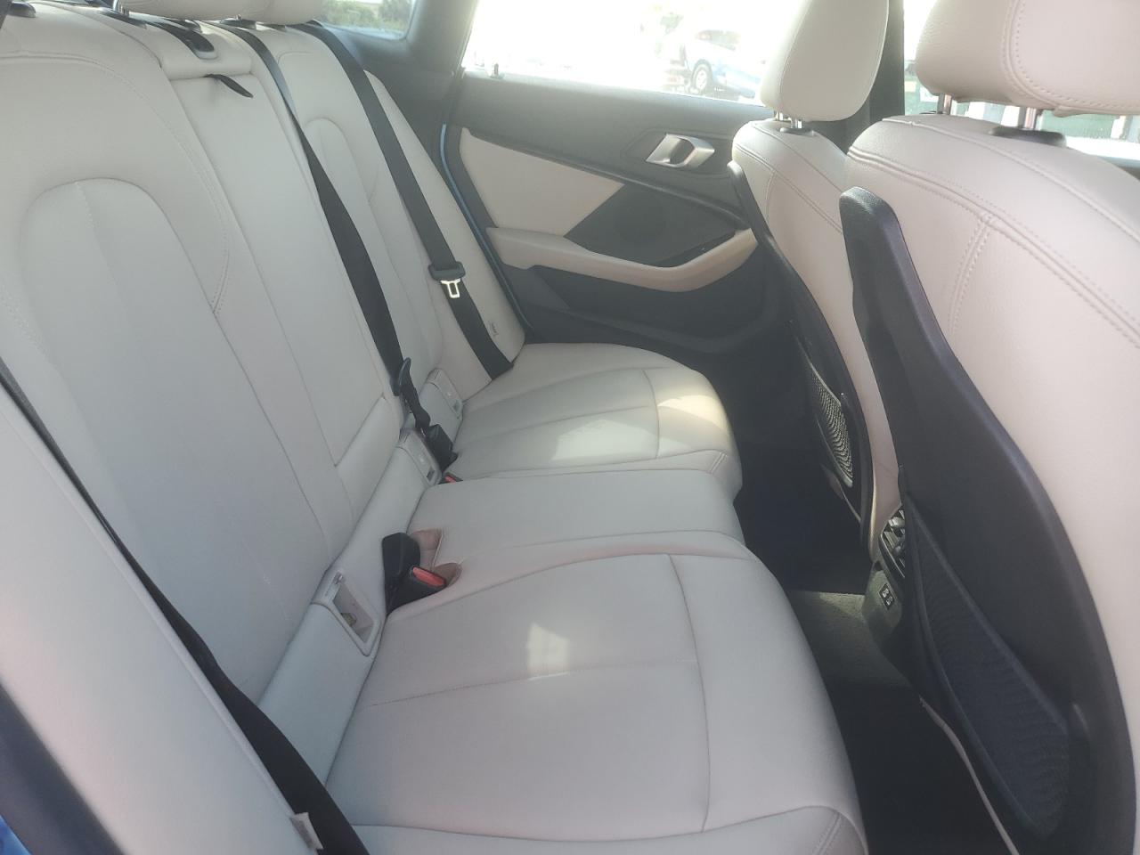 BMW 2 Series Image 4