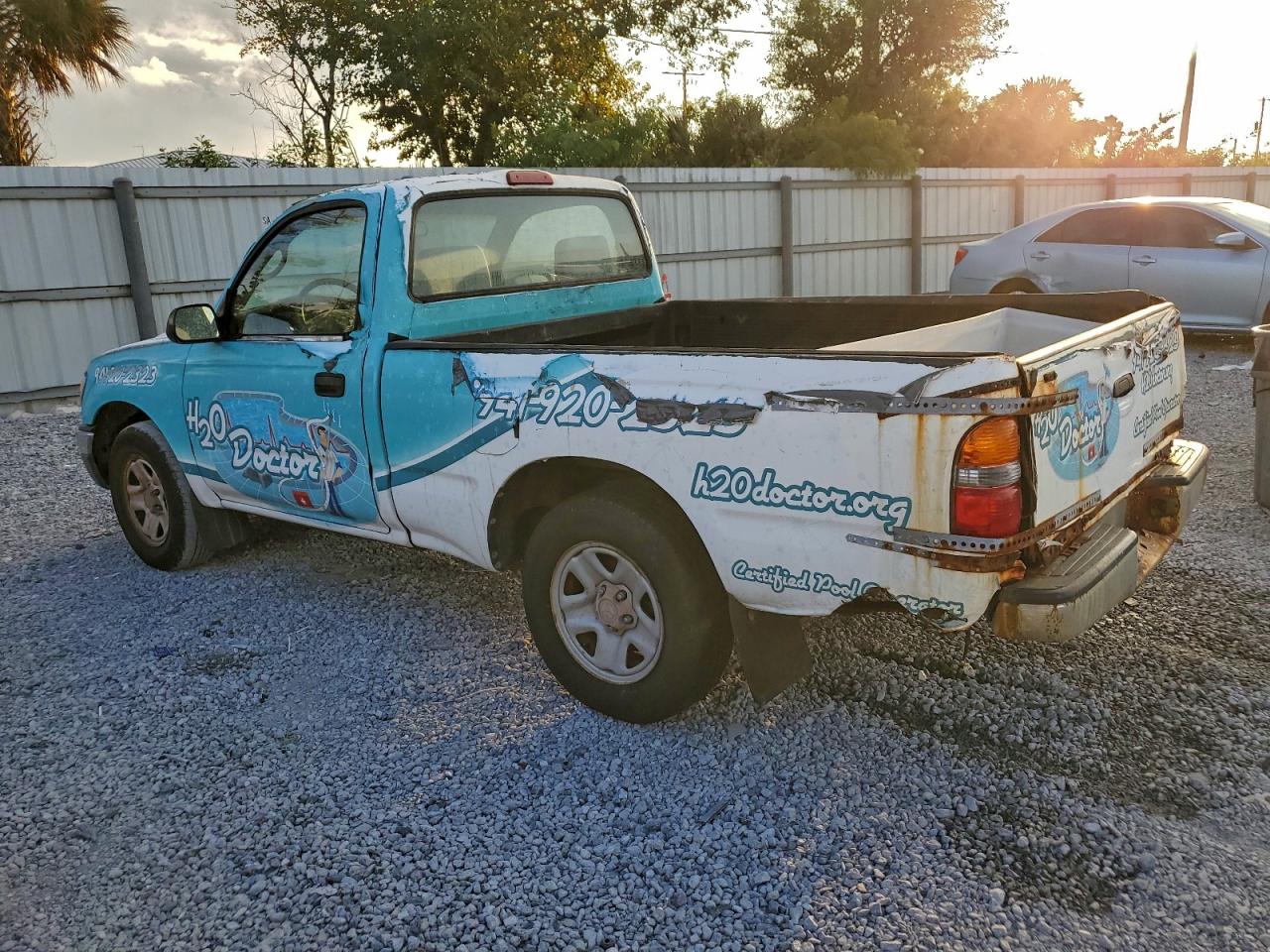 Toyota Tacoma Image 2