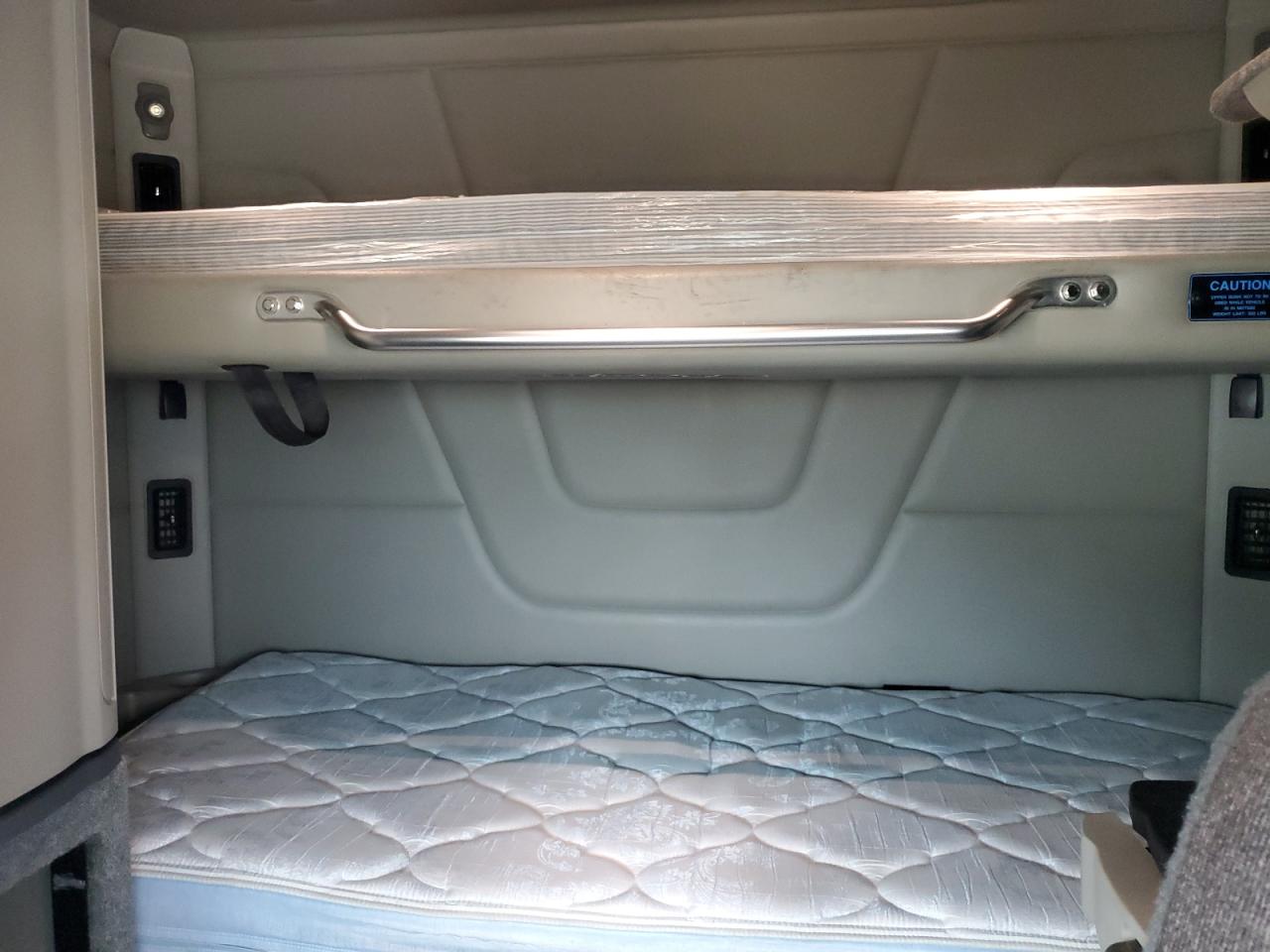 Peterbilt Tractor 579 Image 6