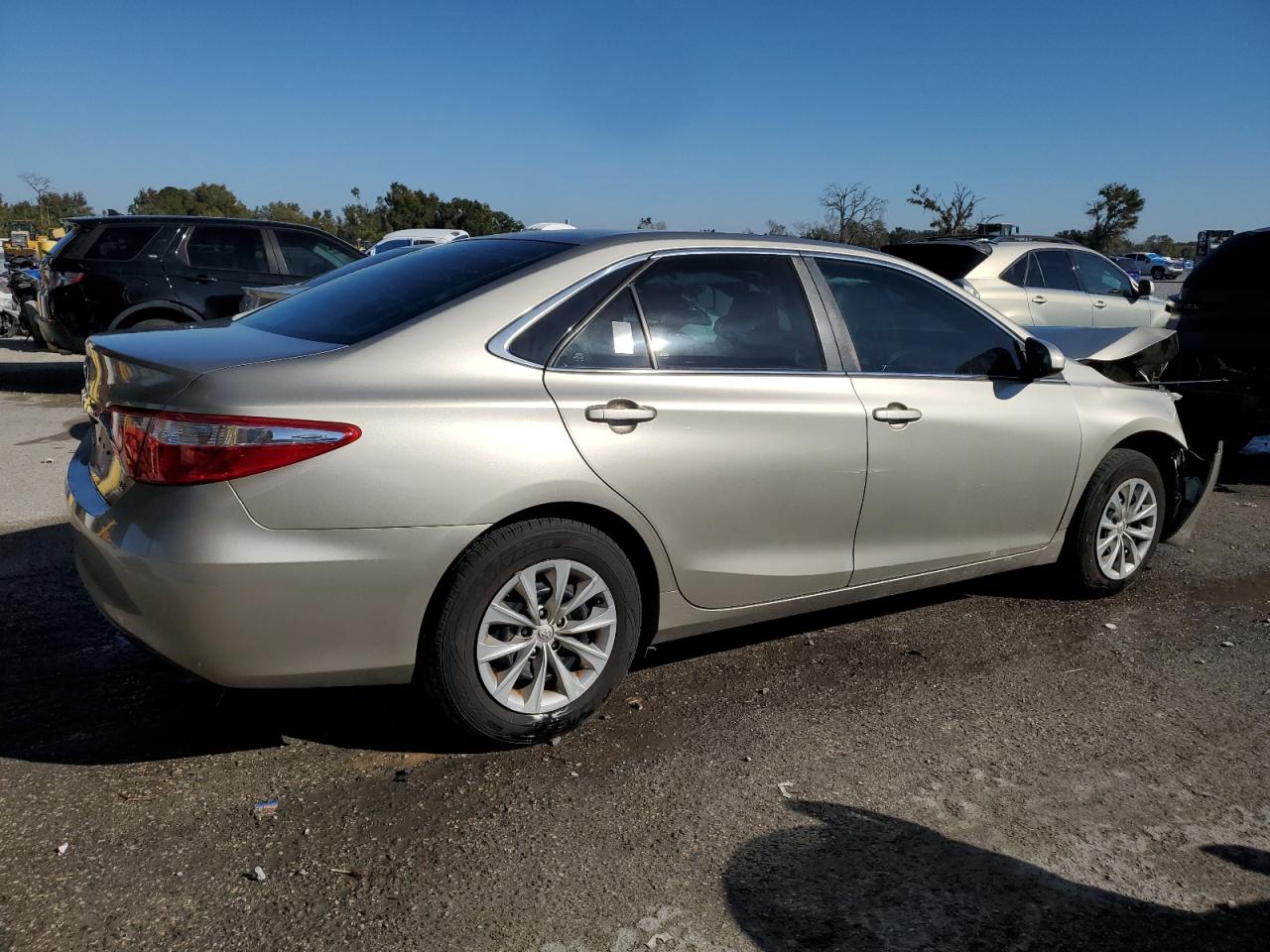 Toyota Camry Le Image 5