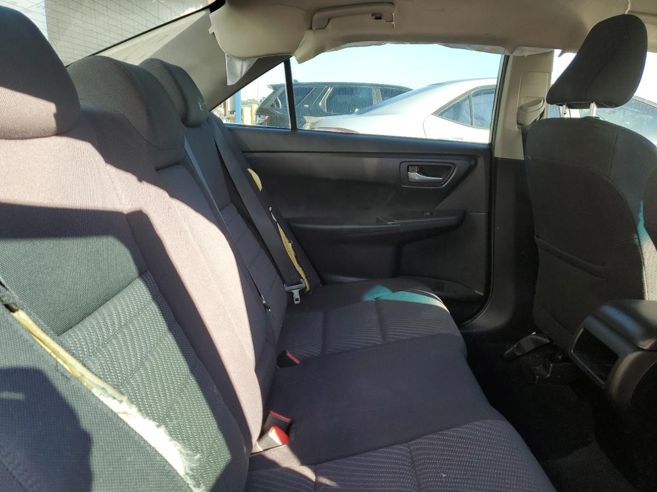 Toyota Camry Le Image 7