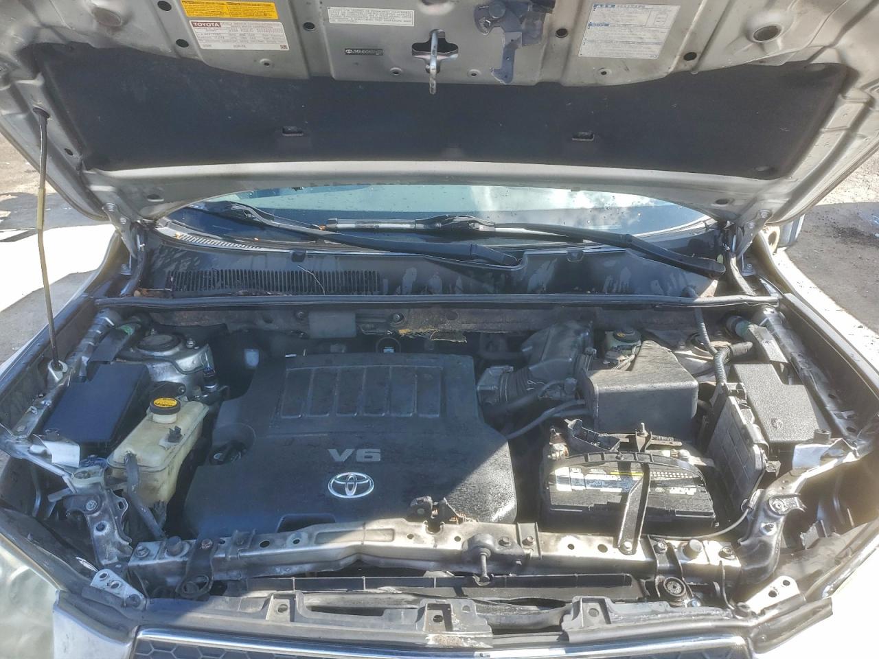 Toyota RAV4 Limited Image 9