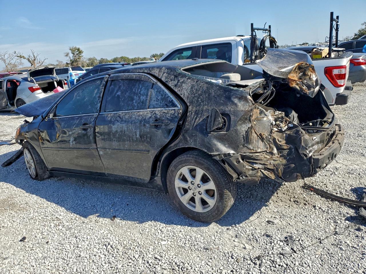 Toyota Camry Base Image 6