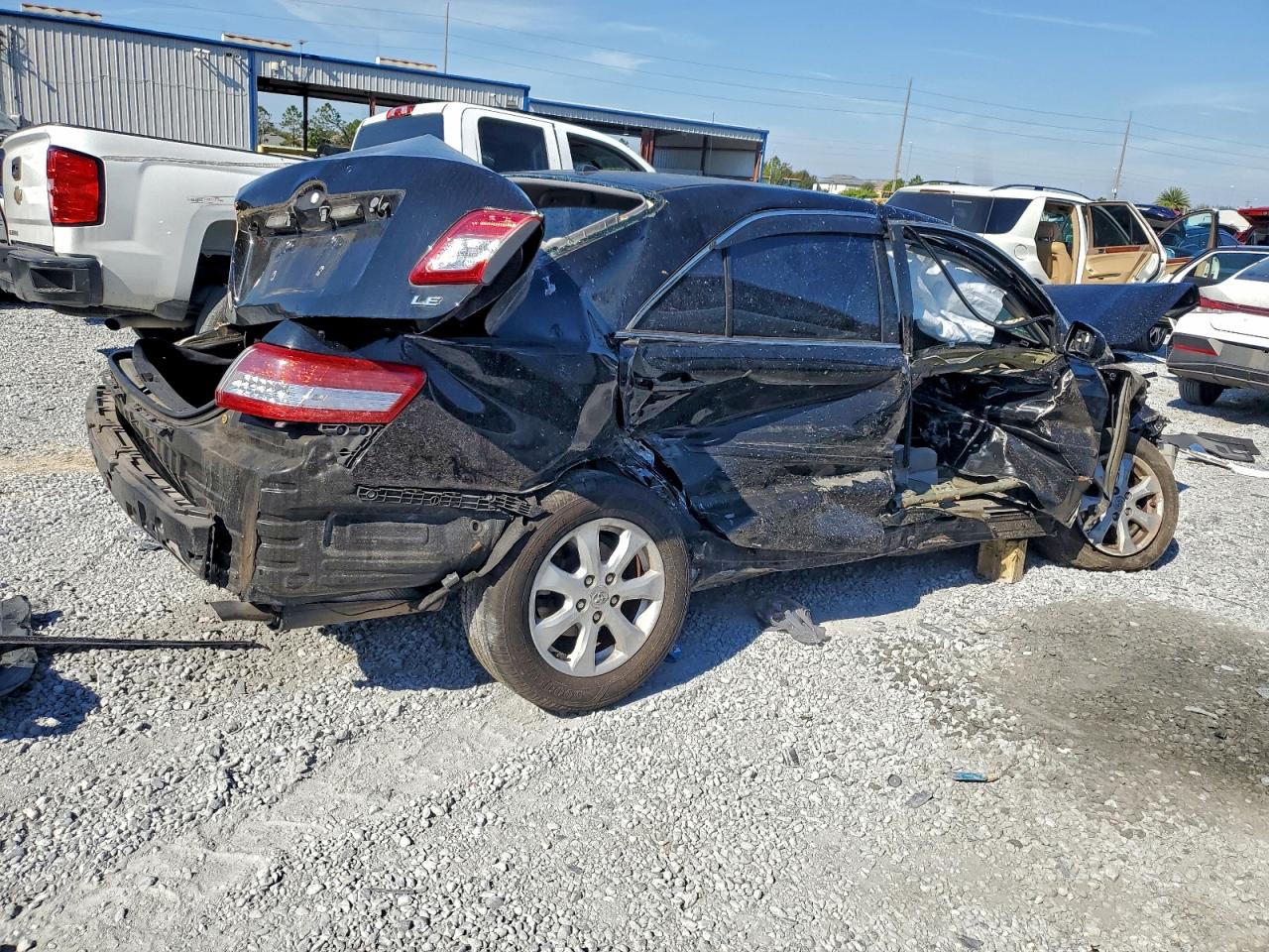 Toyota Camry Base Image 2