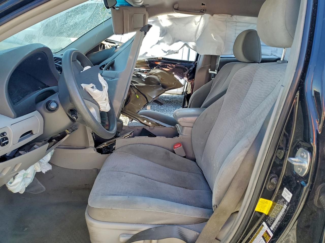 Toyota Camry Base Image 3