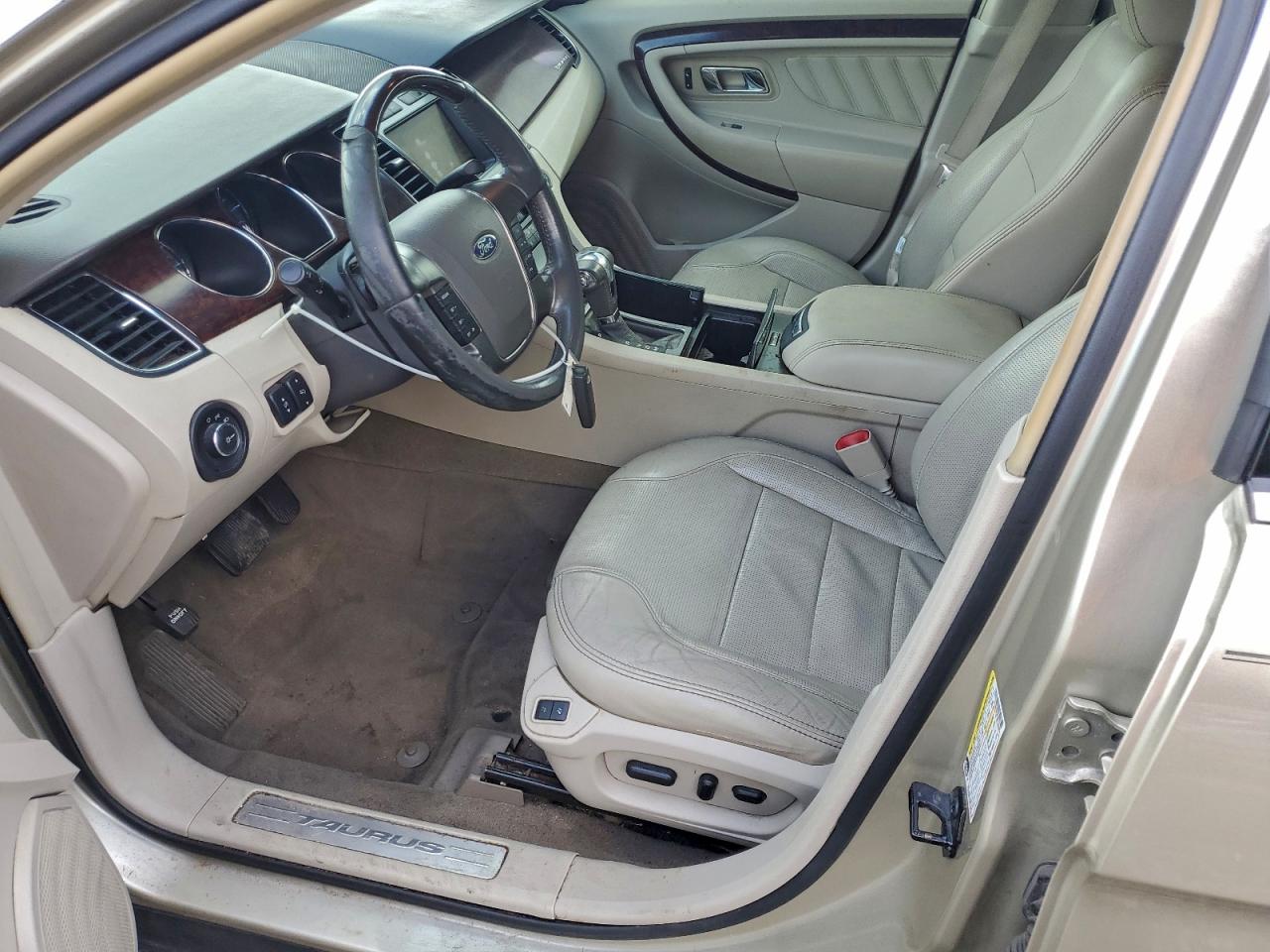 Ford Taurus Limited Image 10