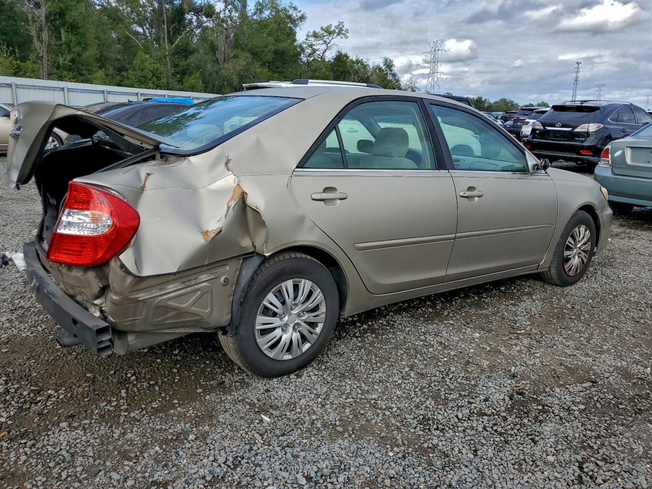 Toyota Camry Le Image 12