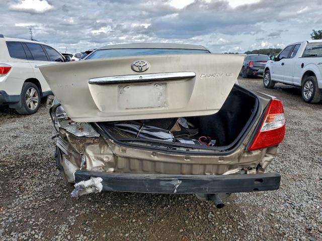 Toyota Camry Le Image 7