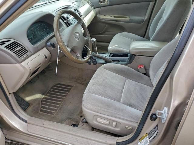 Toyota Camry Le Image 9