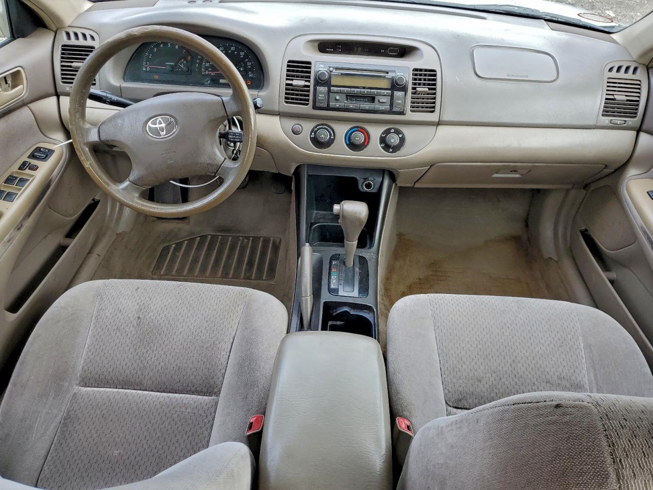 Toyota Camry Le Image 6