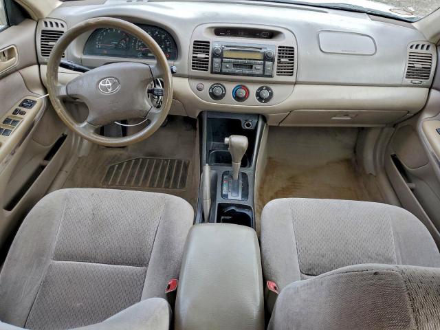 Toyota Camry Le Image 6