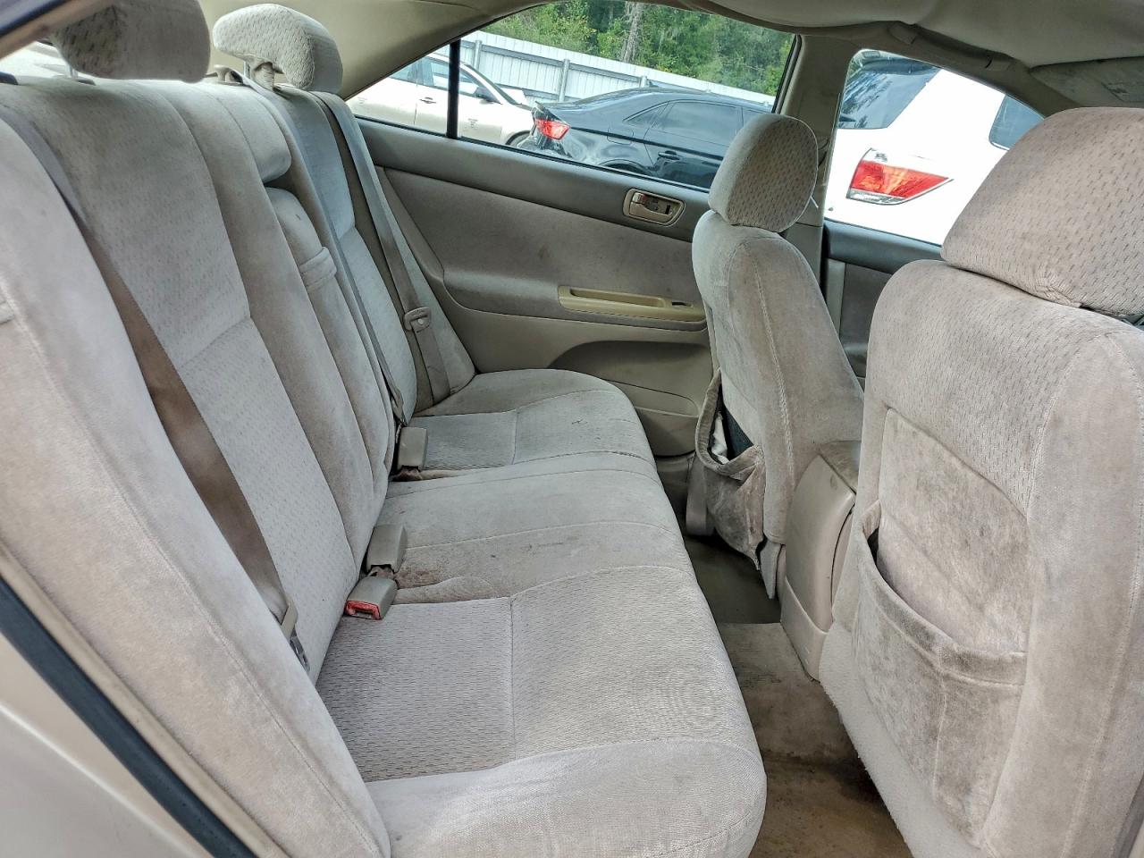 Toyota Camry Le Image 10