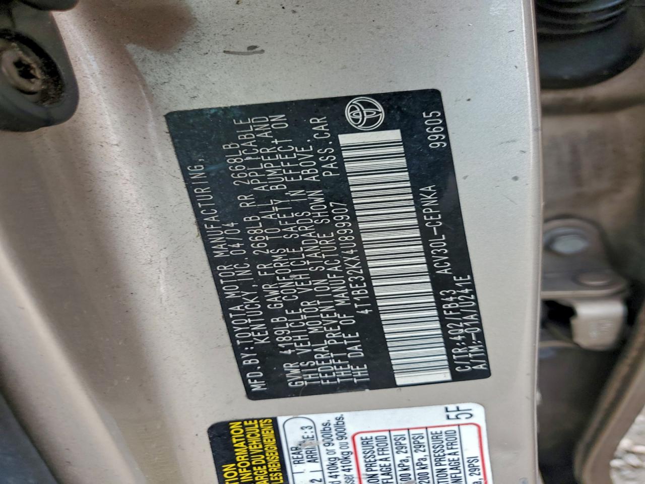 Toyota Camry Le Image 8