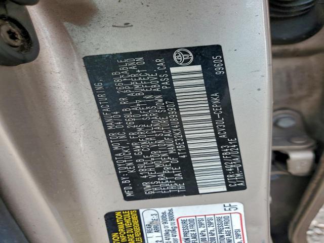 Toyota Camry Le Image 8