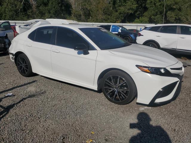 Toyota Camry Se Image 3