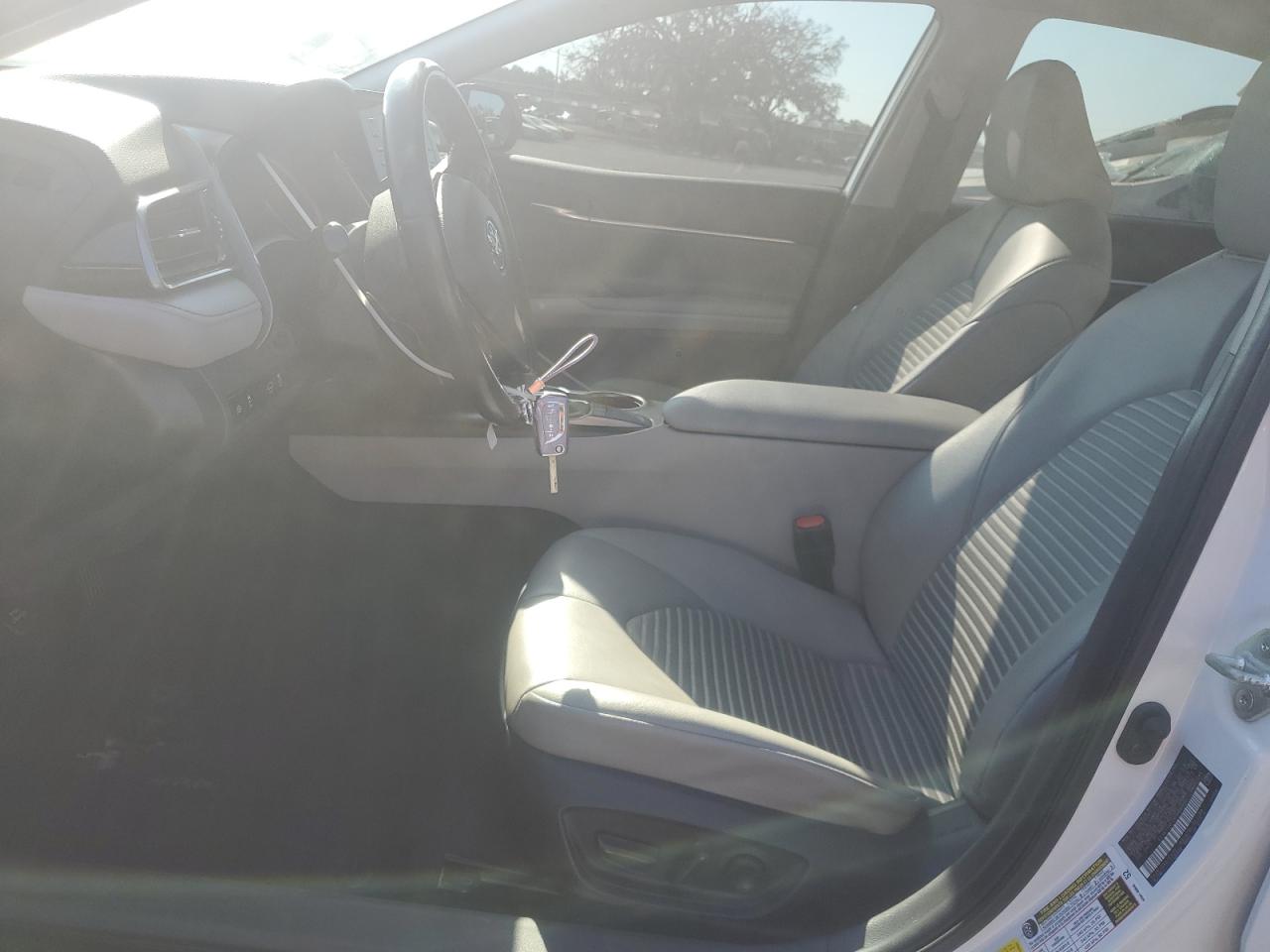 Toyota Camry Se Image 7