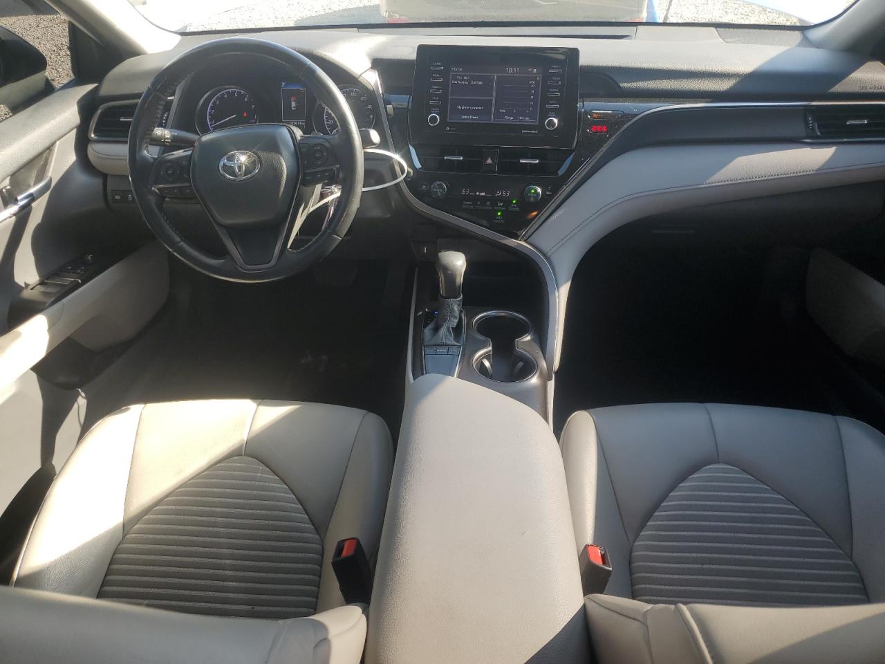 Toyota Camry Se Image 8