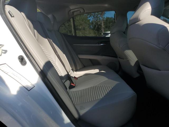 Toyota Camry Se Image 9