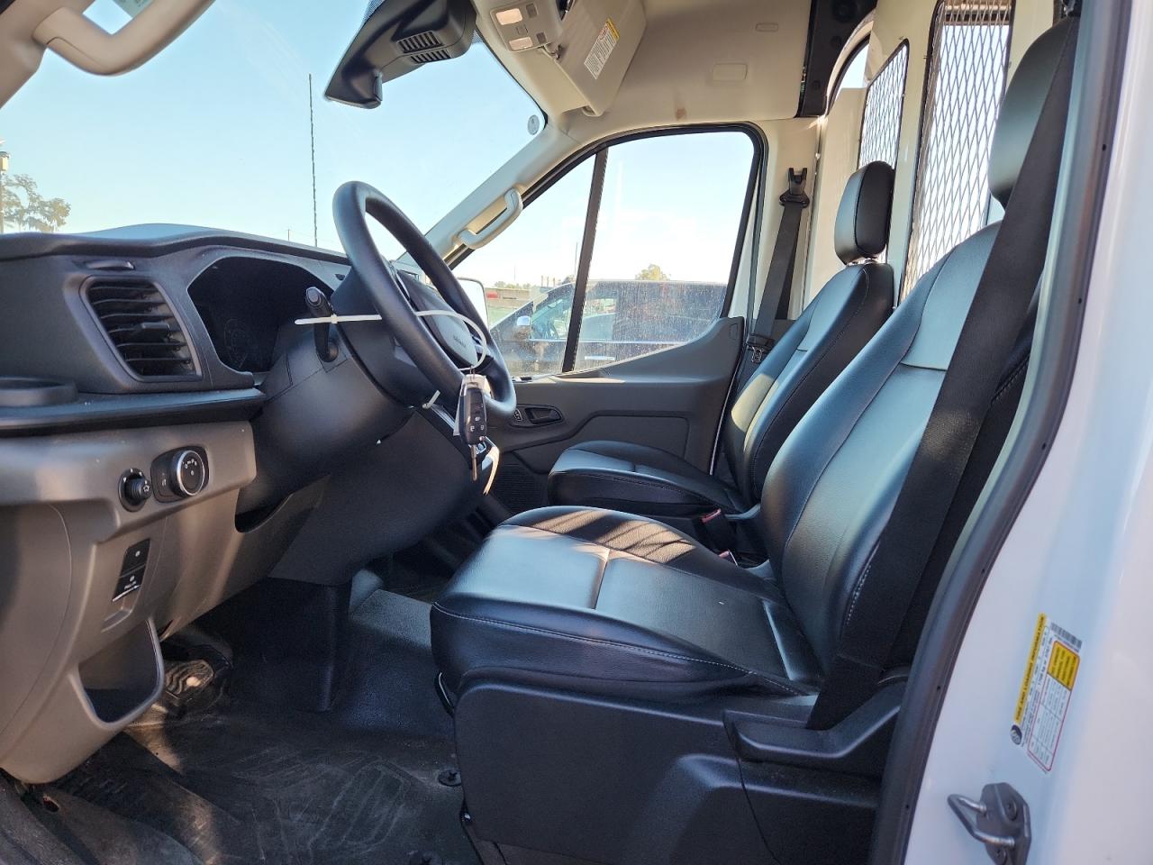 Ford Transit T-250 Image 8