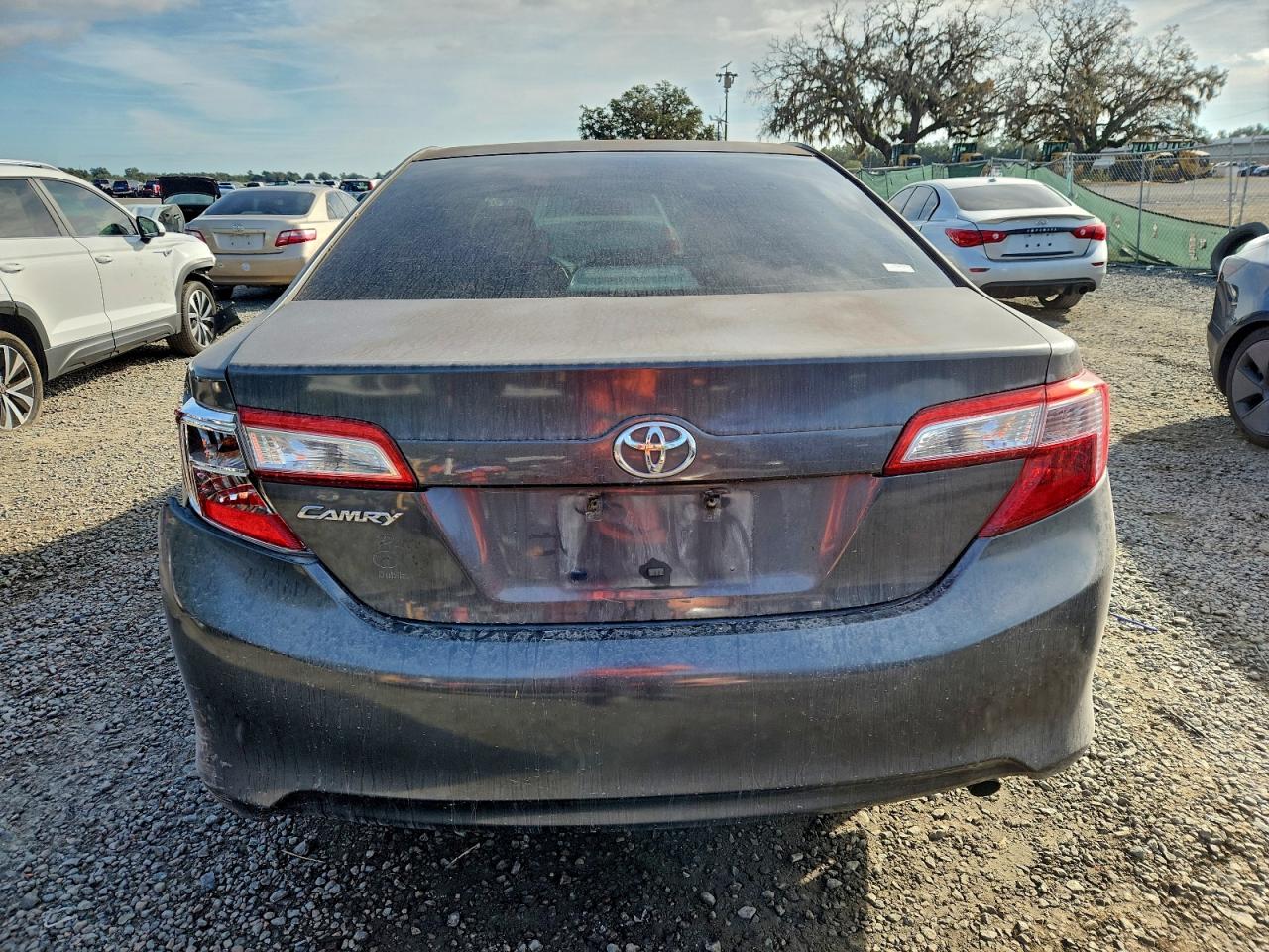 Toyota Camry Base Image 3