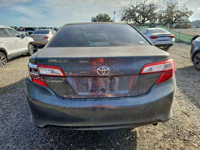 Toyota Camry Base Image 3