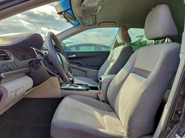 Toyota Camry Base Image 12