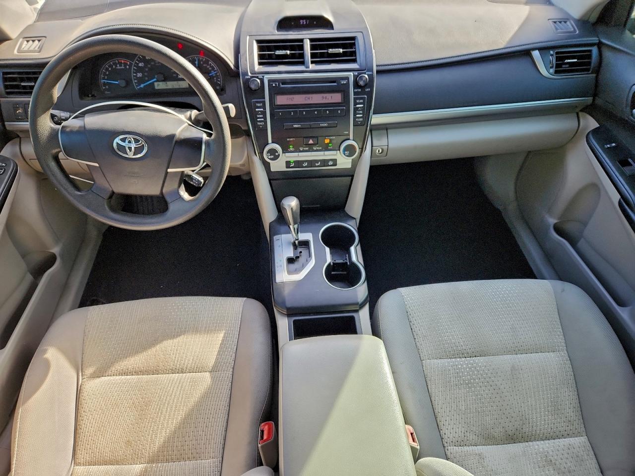 Toyota Camry Base Image 6