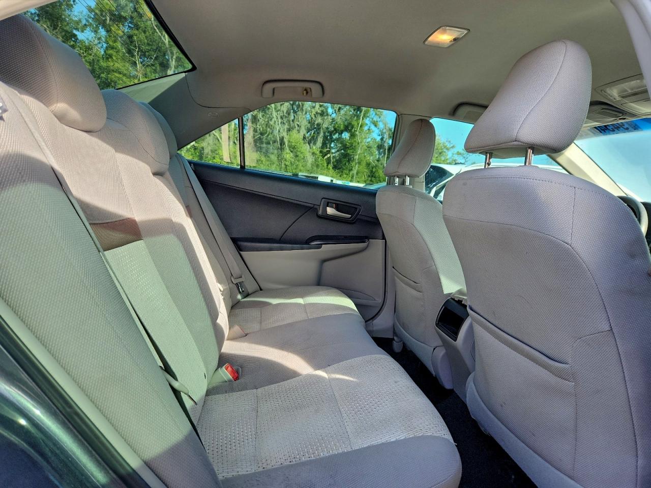 Toyota Camry Base Image 4