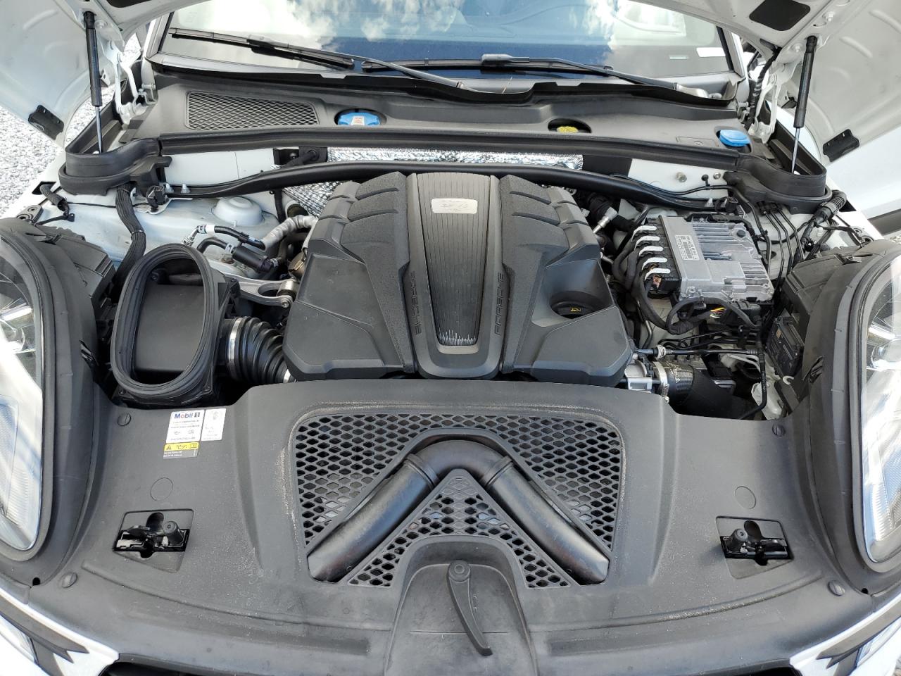 Porsche Macan Gts Image 11