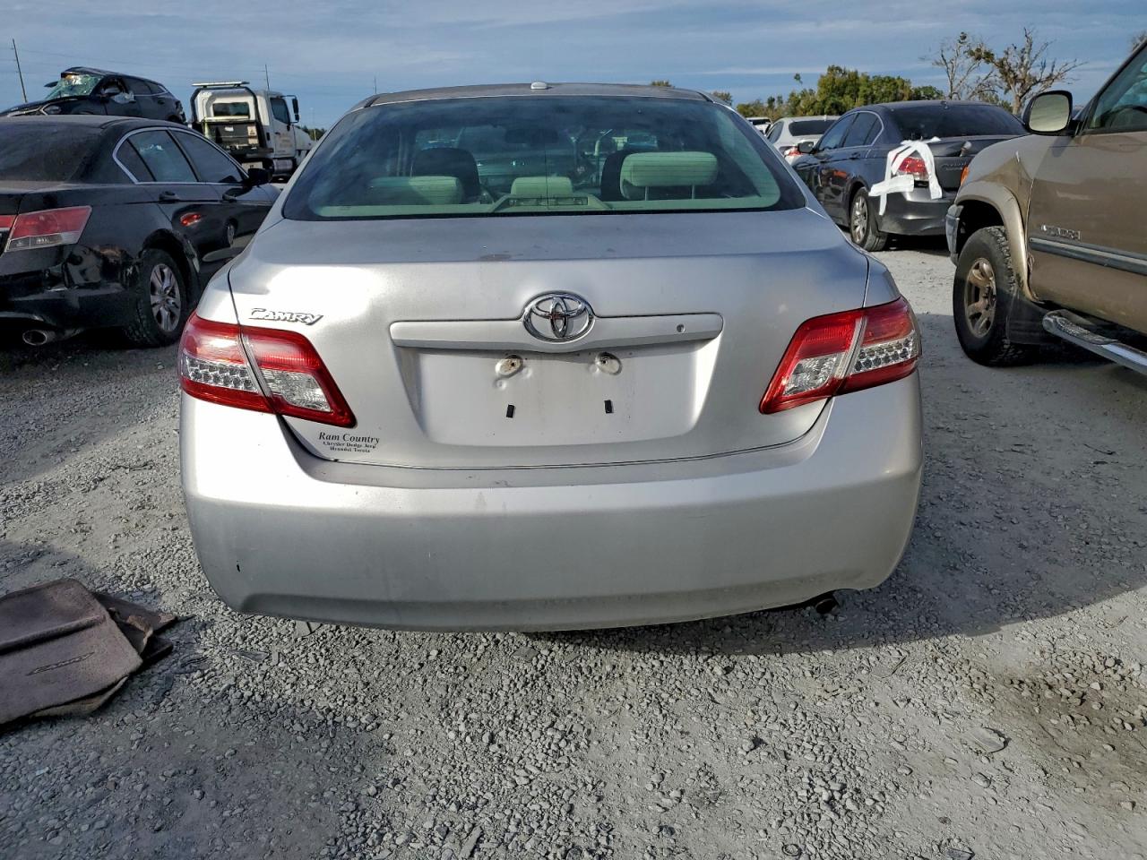 Toyota Camry Base Image 7