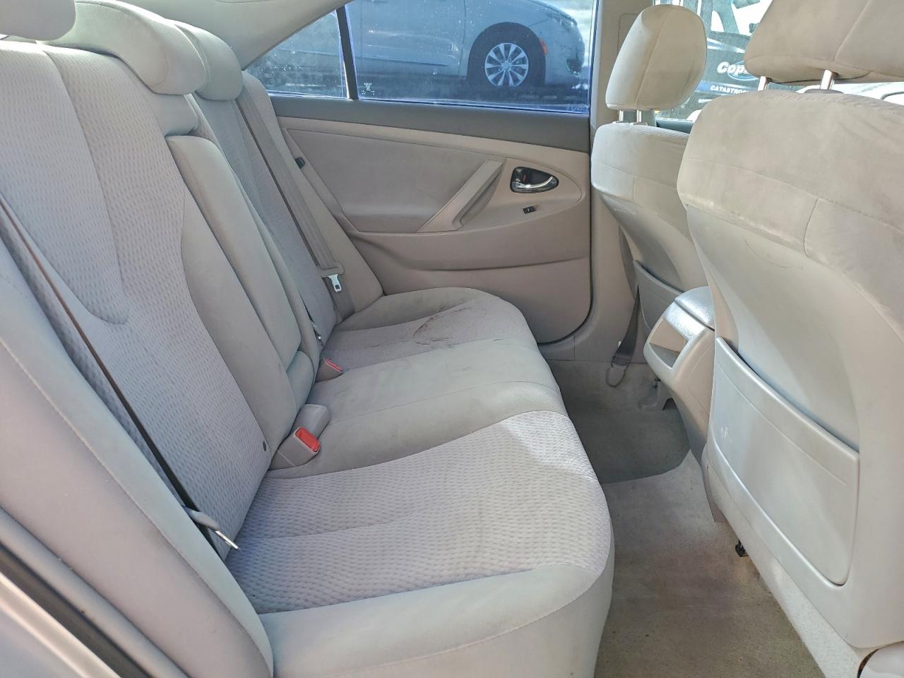 Toyota Camry Base Image 8